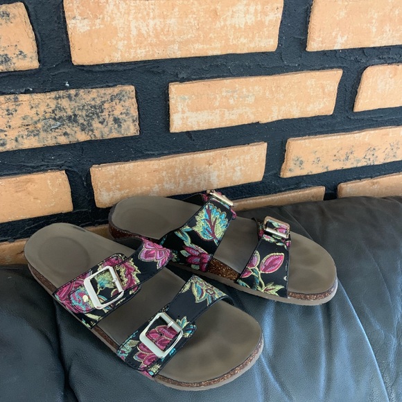 Madden Girl Embroidered Sandals - Picture 3 of 8